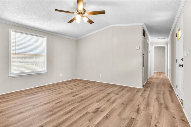 Building Photo - 2 Bedroom 2 Bathroom Home