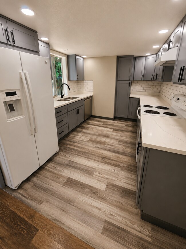 Building Photo - Must See 3 BED/2 Bath Rambler in Heart of Tumwater! Available 8/05/26!