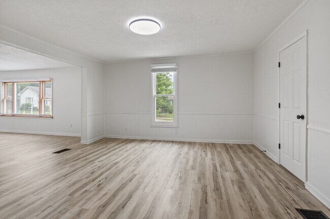 Building Photo - 429 N Swope St
