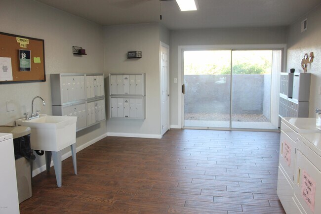Building Photo - 1602 E Ocotillo Rd