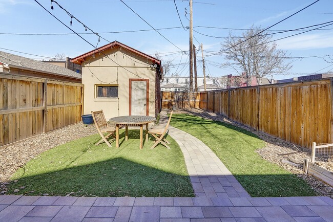 Building Photo - $2,495, 2-bed, 1-bath Victorian in the hea...