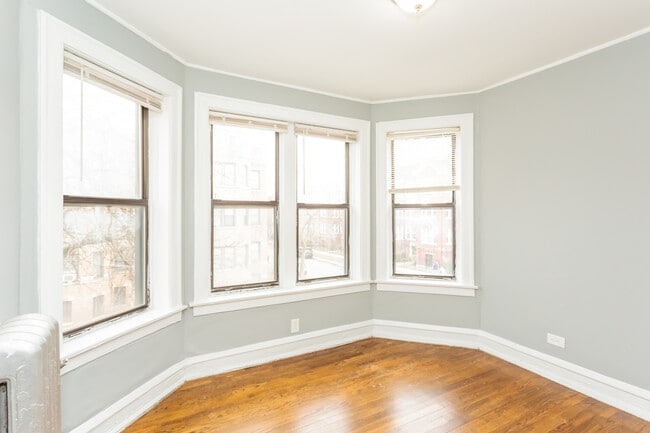 Building Photo - 6959 S Paxton Ave