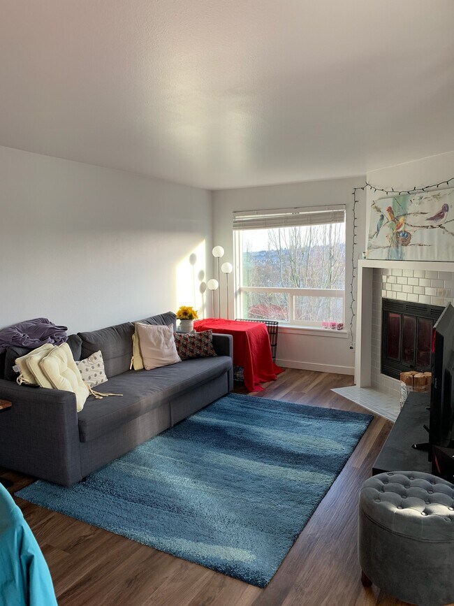Living Room - 620 Galer St