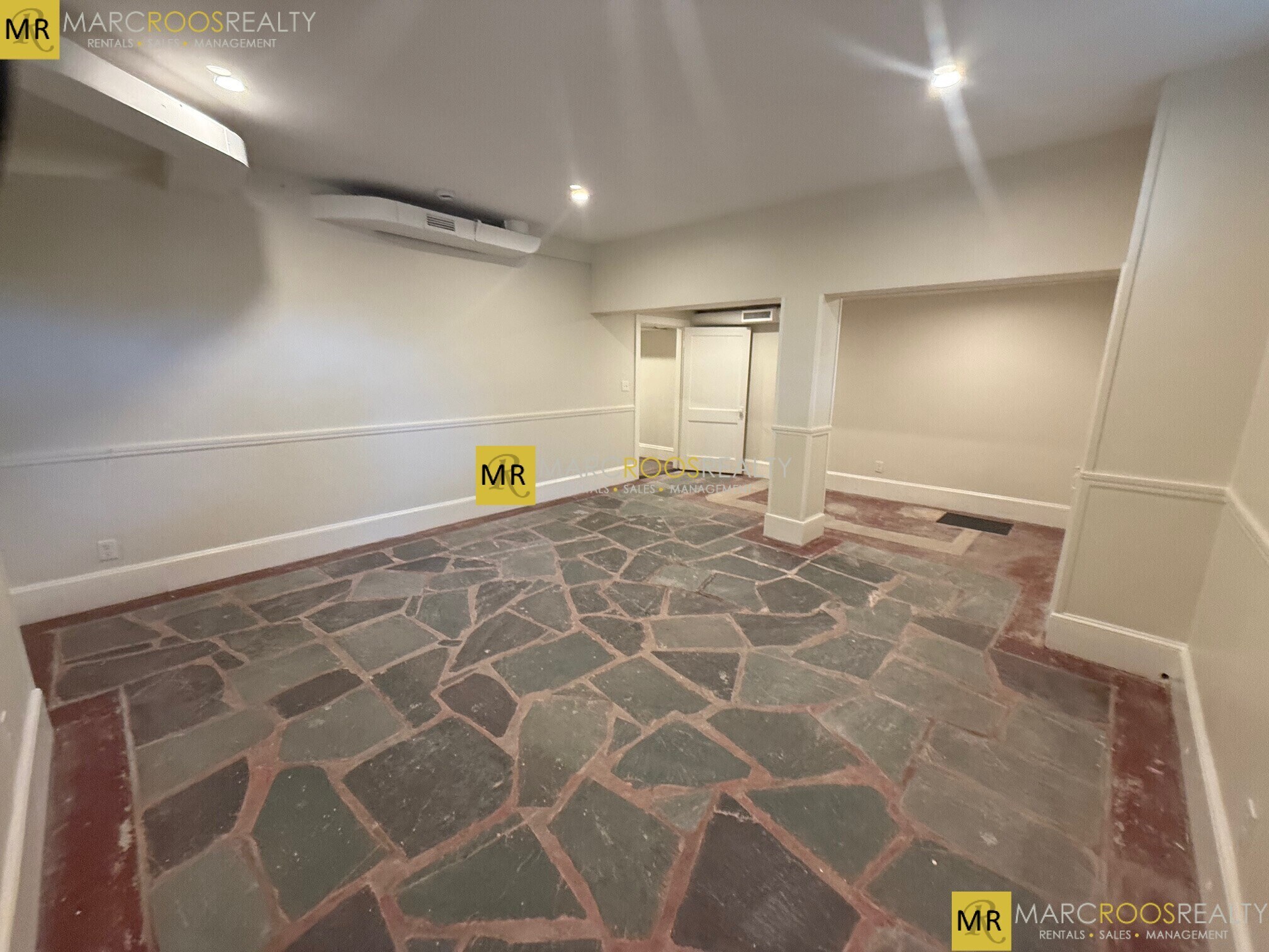 Building Photo - 1726 Beacon St