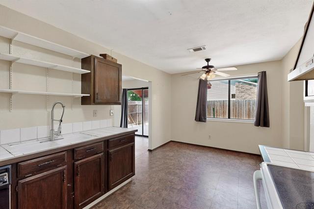 Building Photo - 7637 Val Verde Dr
