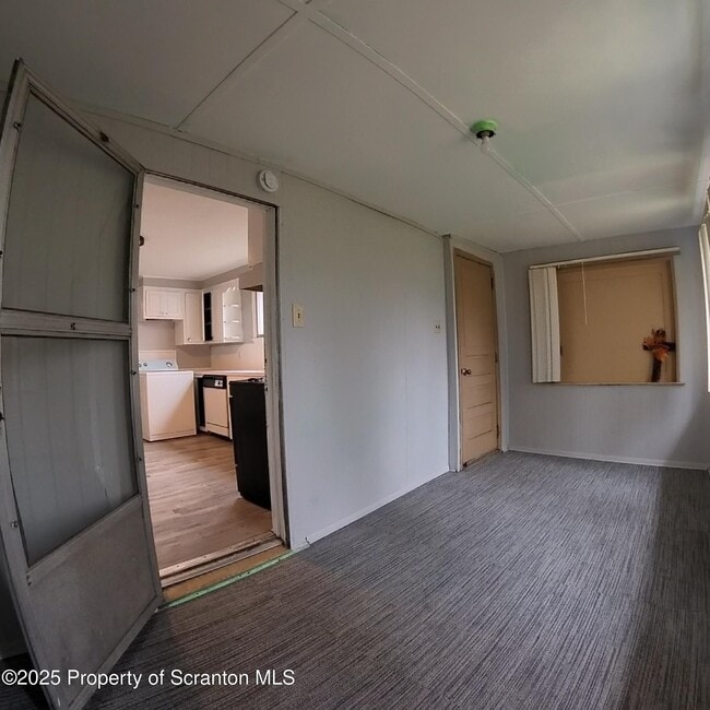 Building Photo - 37 Hickory St