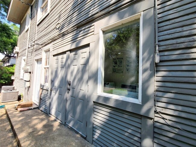 Building Photo - 4911 Worth St