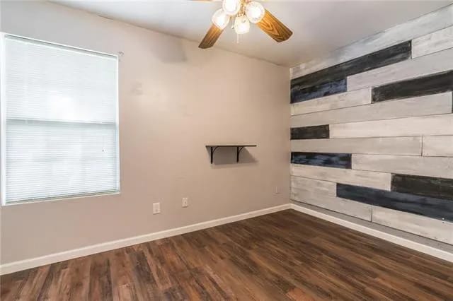 Building Photo - 301 W Austin Ave