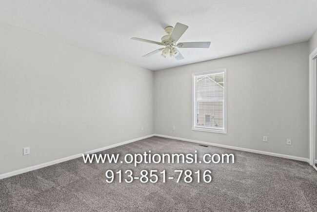 Building Photo - Welcome home to this beautifully updated 3-bedroom, 2-bath duplex in the heart of Johnson County!