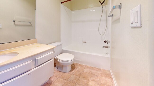 Building Photo - 11938 York Ave