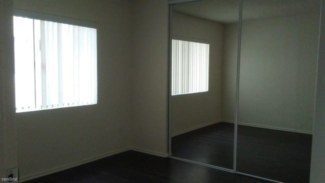 bedroom unit 25 - Nordhoff Apartments