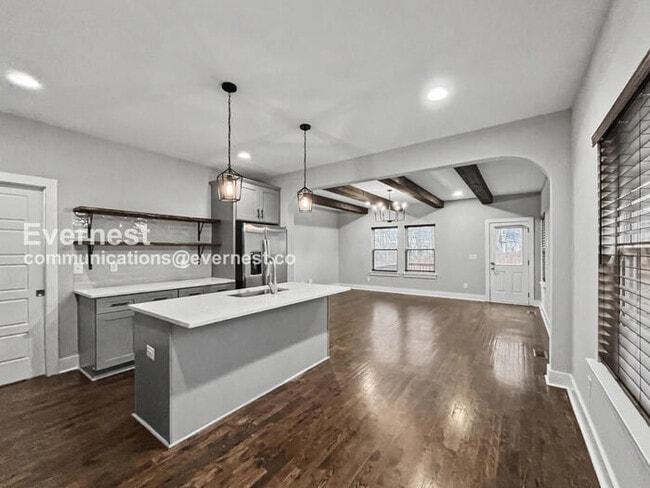 Building Photo - 2332 Oak Ct