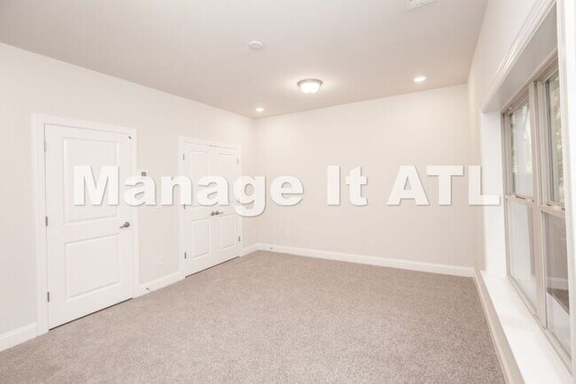 Building Photo - Brand new townhome in Chamblee