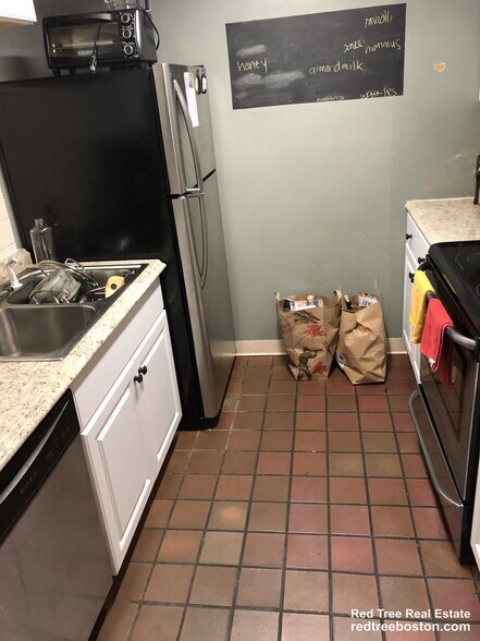 Building Photo - 103 Gainsborough St