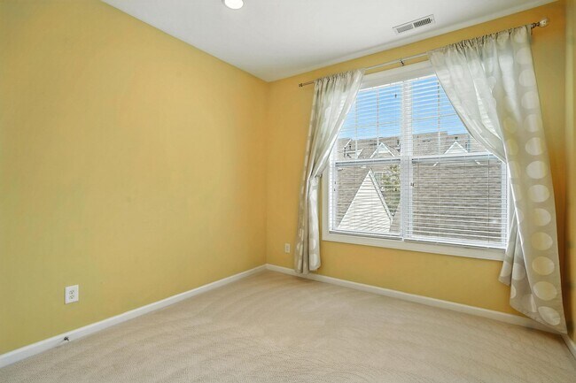 Building Photo - ABSOLUTELY GEORGOUS 2 STORY TOWNHOUSE IN CARY