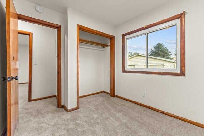 Building Photo - 2611 W 23rd St