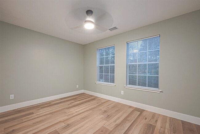 Building Photo - 2 Garden Lodge Pl