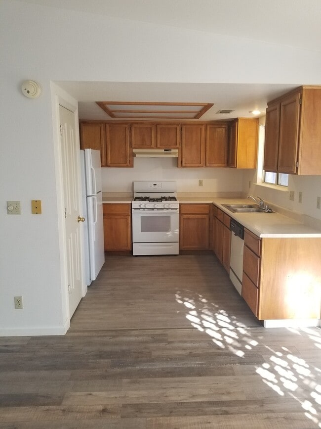 Building Photo - 3 Bedroom 2 Bath Home in Cottonwood