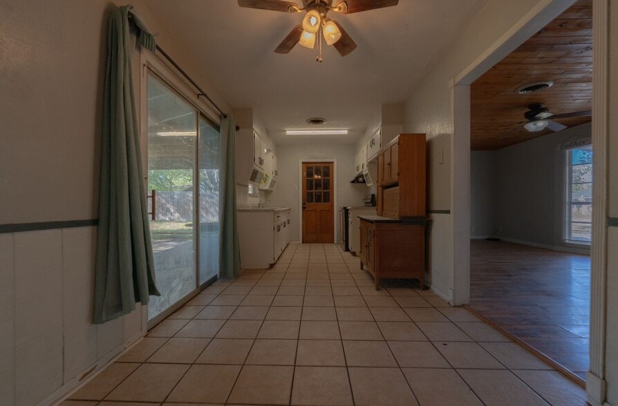 Building Photo - 1719 Austin St