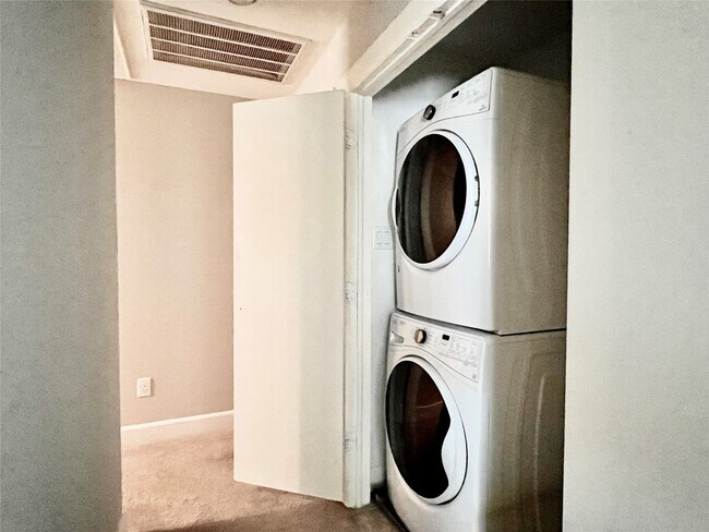 Building Photo - 3731 Main Poplar Dr