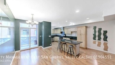 Building Photo - 11622 Oxnard St