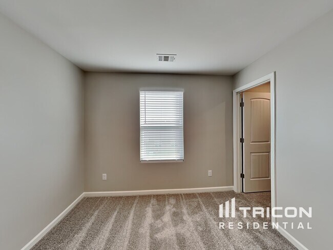 Building Photo - 2035 Neill Ln