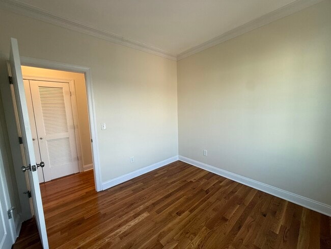 Building Photo - 398 Cator Ave