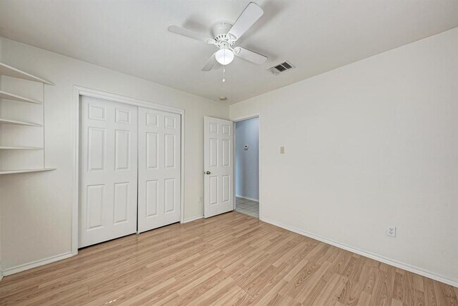 Building Photo - 1201 Sheltie Ln
