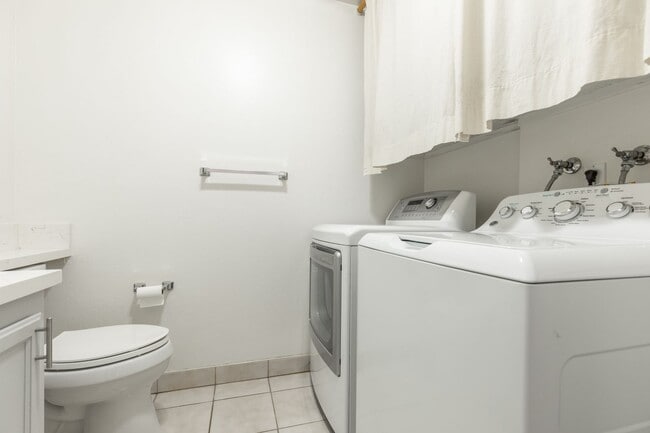 Building Photo - Lovely 2 Bedroom Condo in Danville