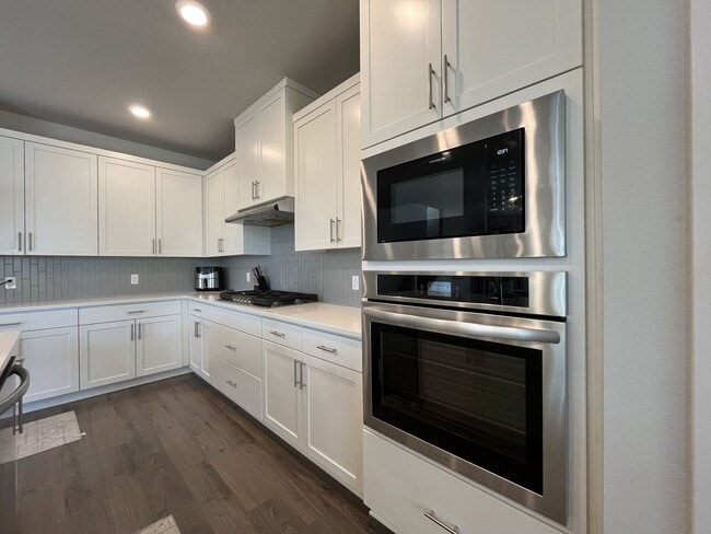 Building Photo - Spacious 5BR Home Near Mountainside High School with Loft, Balcony & Large Kitchen