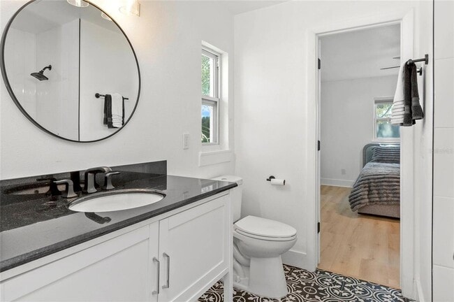 Building Photo - 2350 Sherbrooke Rd