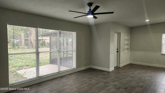 Building Photo - 102 S Christmas Hill Rd