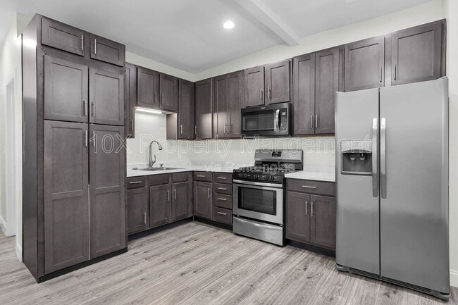 Building Photo - 907 Scott St