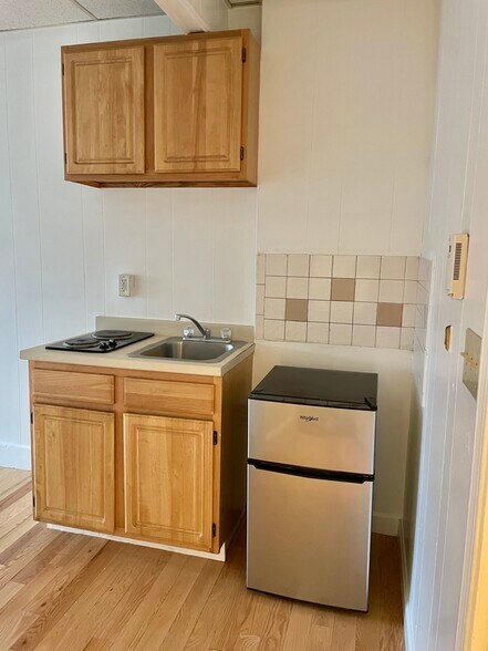 Building Photo - 272 Newbury St