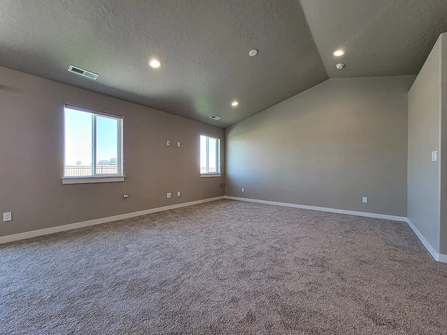 Living Area - 1096 N Ryde Ave