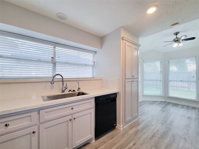 Building Photo - 3610 Honey Creek Dr