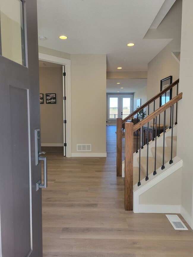 Building Photo - Executive Luxury Rentals