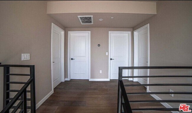 Building Photo - 9904 Laurel Canyon Blvd