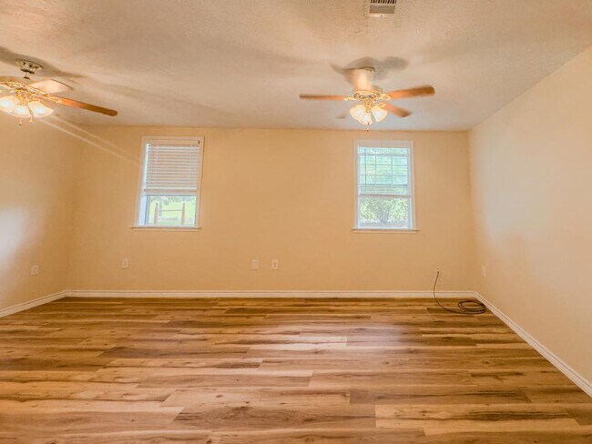 Building Photo - 476 Co Rd 118