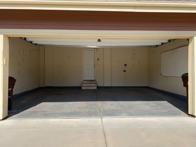 Building Photo - Beautiful 2-Story home near Ft Collins Country Club with easy access to I-25.