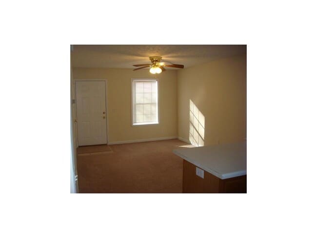 Building Photo - Stage Road Duplex Available in March!