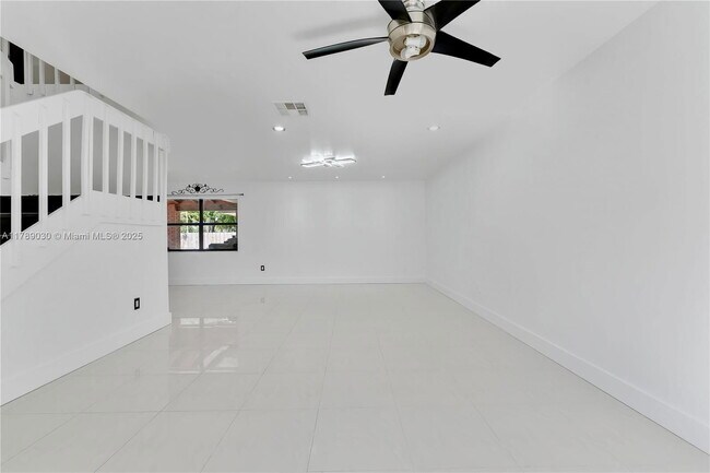 Building Photo - 9646 SW 151 Ave
