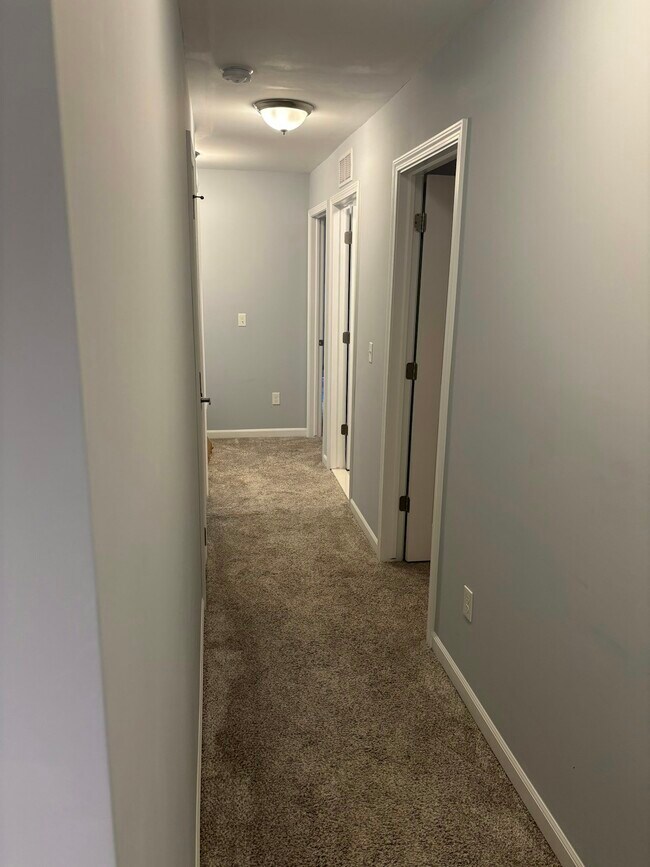 Building Photo - 2142 Hidden Ridge Dr