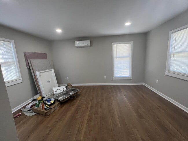 Building Photo - 230 Habersham Dr