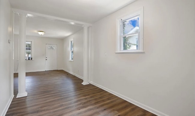 Building Photo - 1210 Larchmont Ave