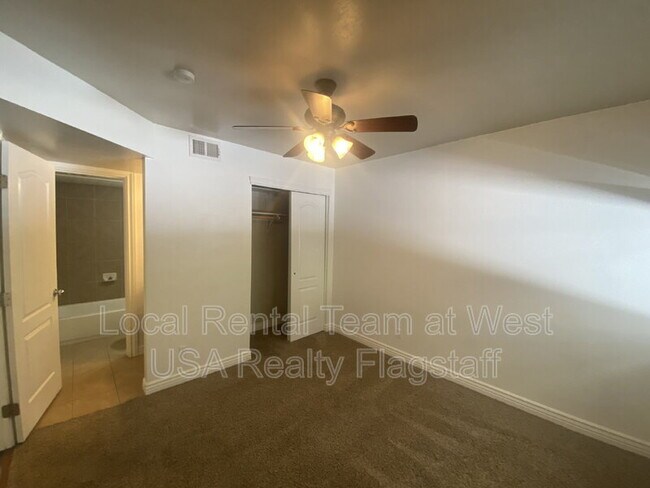 Building Photo - 3200 S Litzler Dr