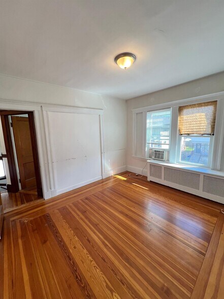 Building Photo - 16 Alexander Ave