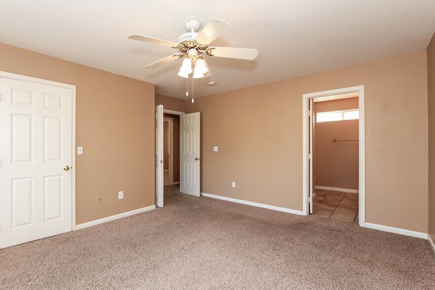 Building Photo - 7521 E Laguna Azul Ave