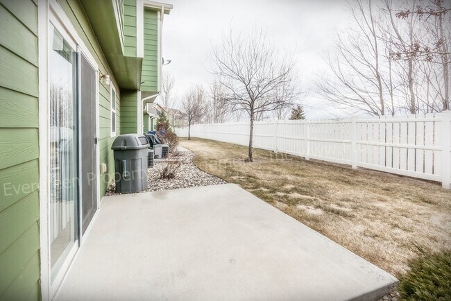 Building Photo - 802 Waterglen Dr