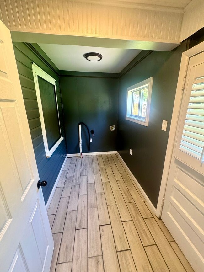 Building Photo - Charming 2 Bed, 1 Bath Home with Private P...